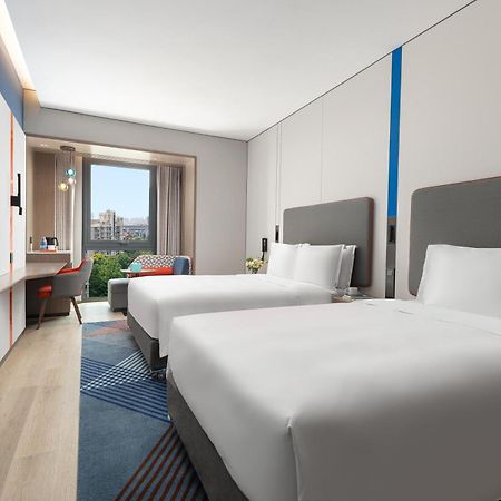Holiday Inn Express Changfeng Park Шанхай Экстерьер фото