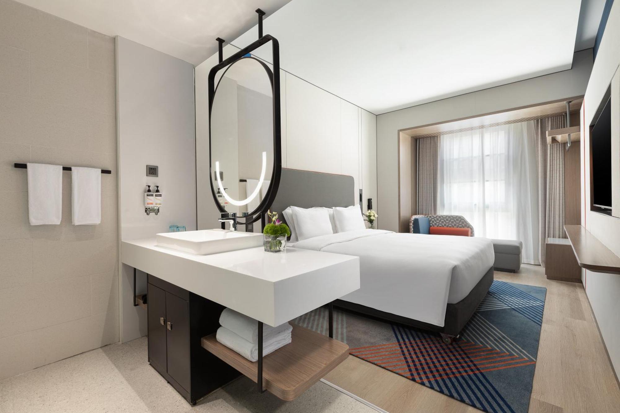 Holiday Inn Express Changfeng Park Шанхай Экстерьер фото