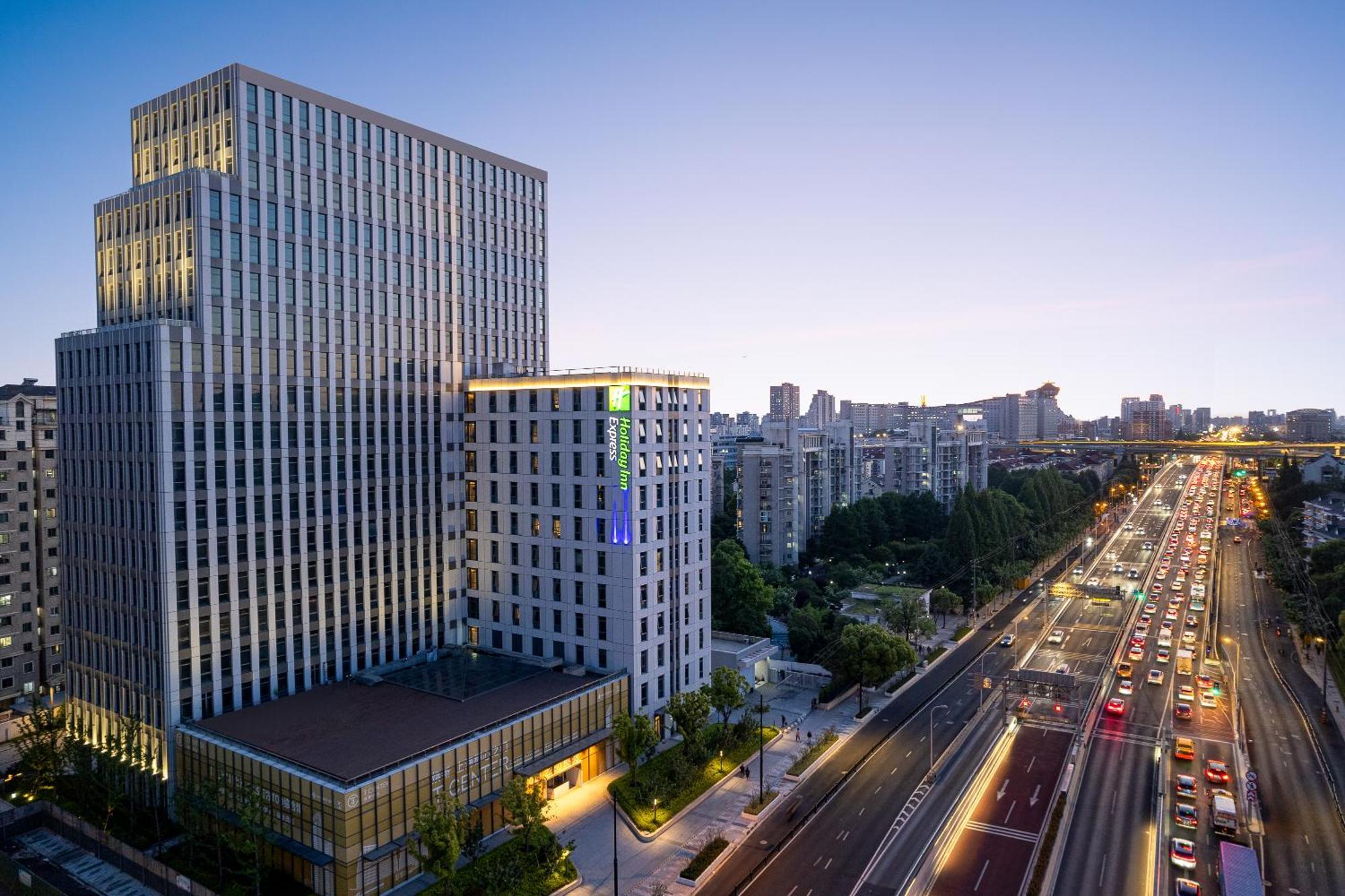 Holiday Inn Express Changfeng Park Шанхай Экстерьер фото