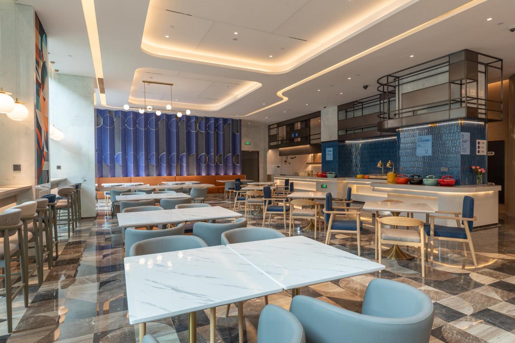Holiday Inn Express Changfeng Park Шанхай Экстерьер фото